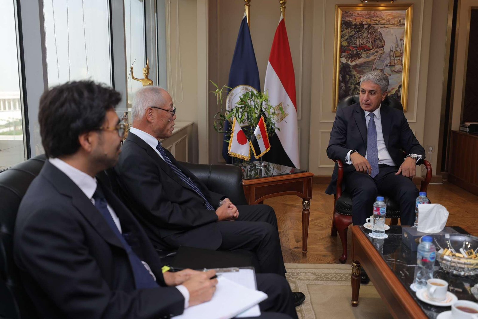 وزير السياحة يبحث مع السفير ال...