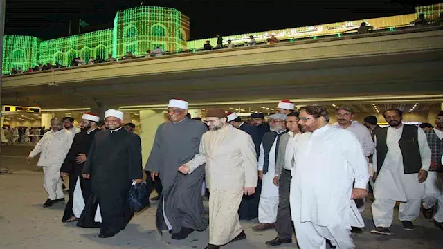 وفد أزهري يصل باكستان للمشاركة...