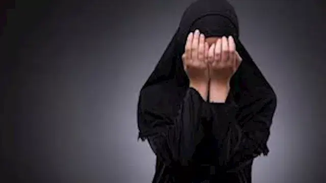 "تاجر مخدرات بيجبرها تطلع لايف".. سيدة تكشف نشاط زوجها في باب الشعرية