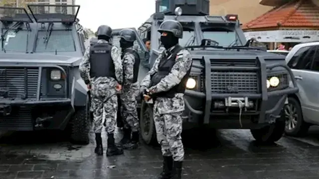 علقة موت بـ"الشاكوش".. كيف تحو...