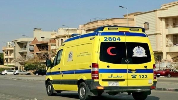 إصابة طبيب وممرض في حادث انقلا...
