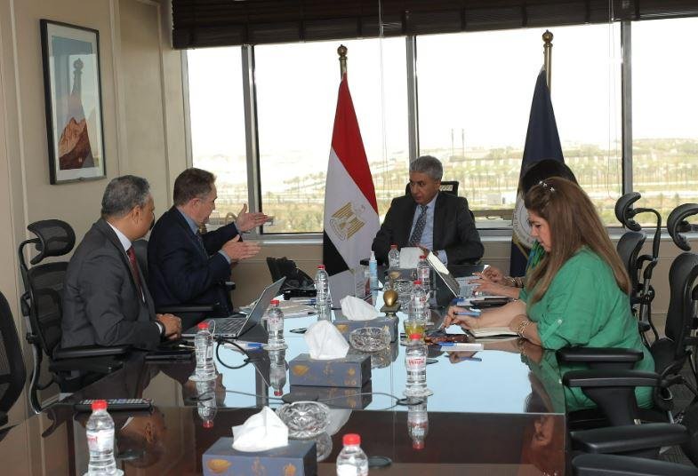 وزير السياحة يبحث مع سينيك الد...