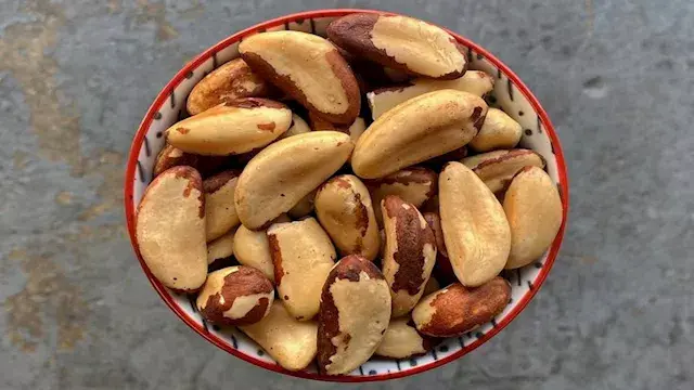 هذا ما يحدث لجسمك عند تناول ال...