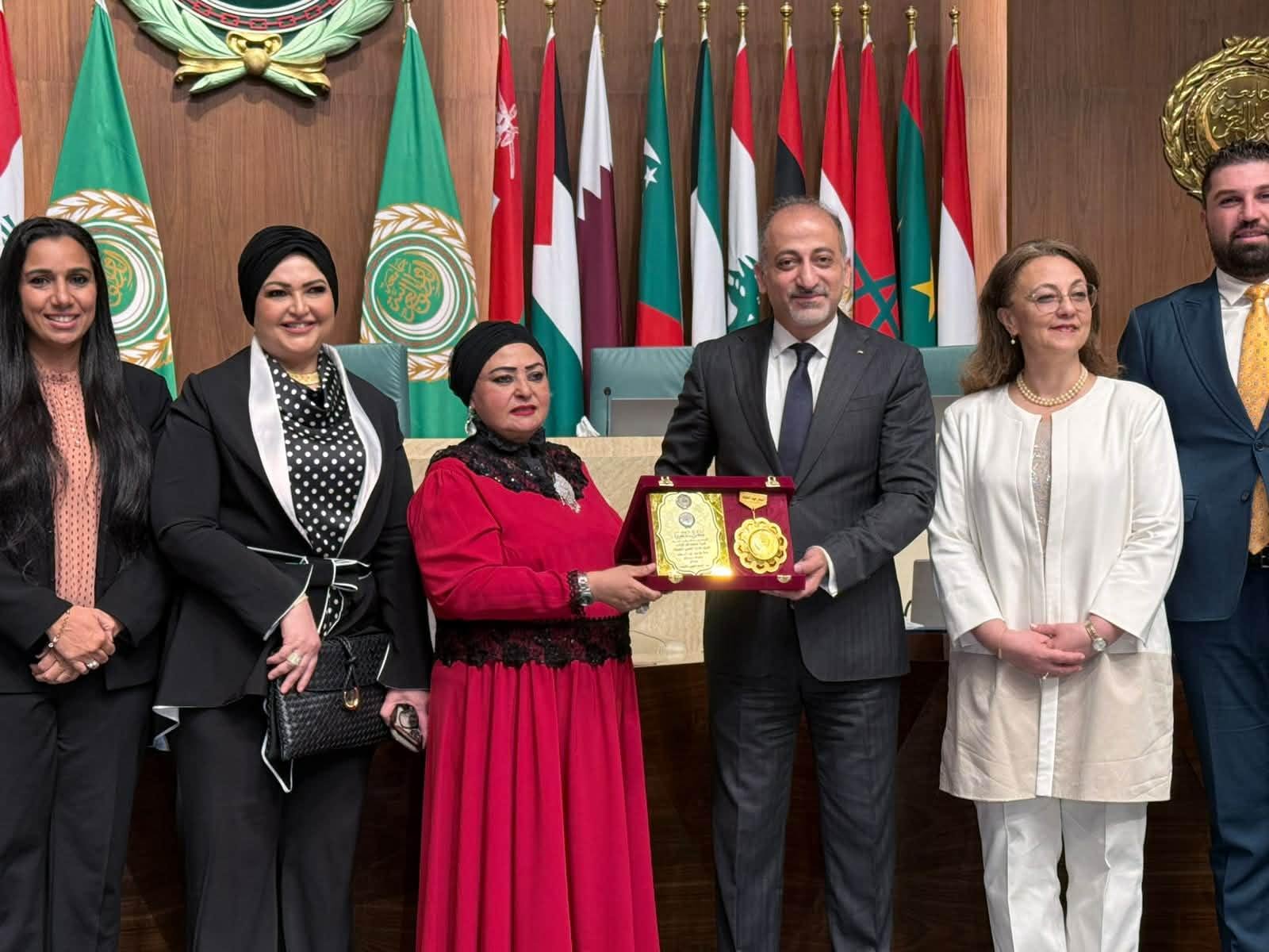 مجلس الشباب العربي يمنح مندوب...