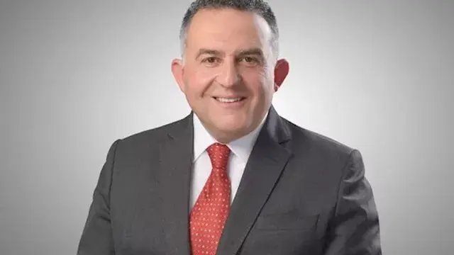 خبراء: العقود المستقبلية على أ...