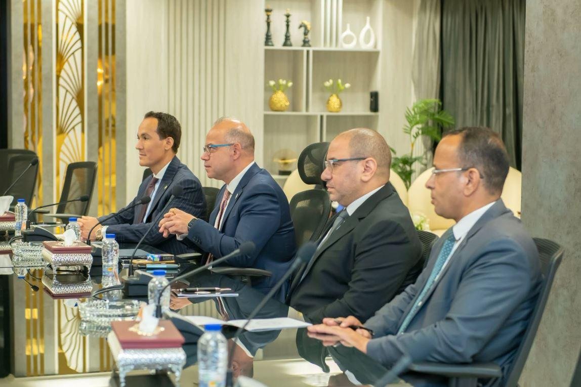 وزيرا الإنتاج الحربي والاستثما...