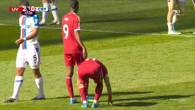 محمد صلاح يغادر مباراة ليفربول...