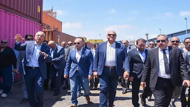 وزير الاستثمار من ميناء الدخيلة:تسريع إجراءات الإفراج عن الشحنات -صور