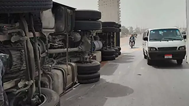 تصادم مروع أعلى الدائري.. تفاص...