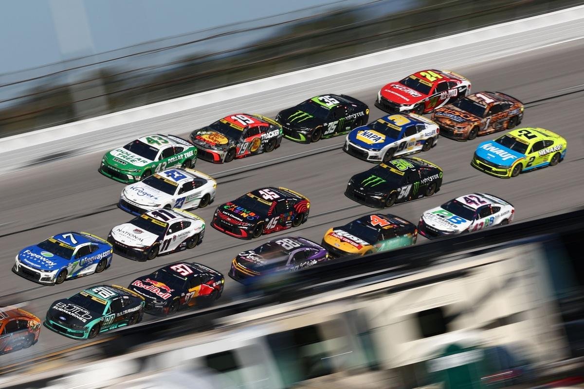 Denny Hamlin blasts Next Gen as "sports car not meant to be running 200mph”