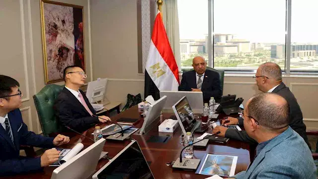 الكهرباء تبحث مع "هواوي" مستجد...