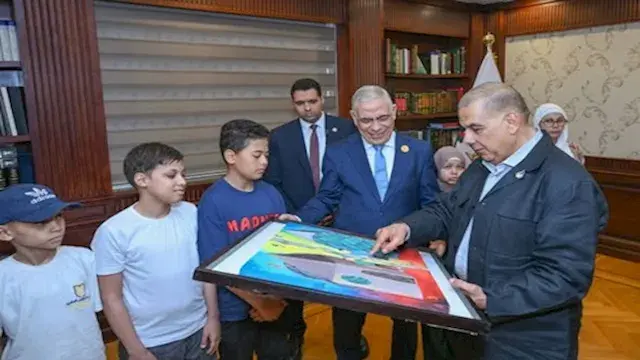 النائب العام يستقبل وفدًا من أ...