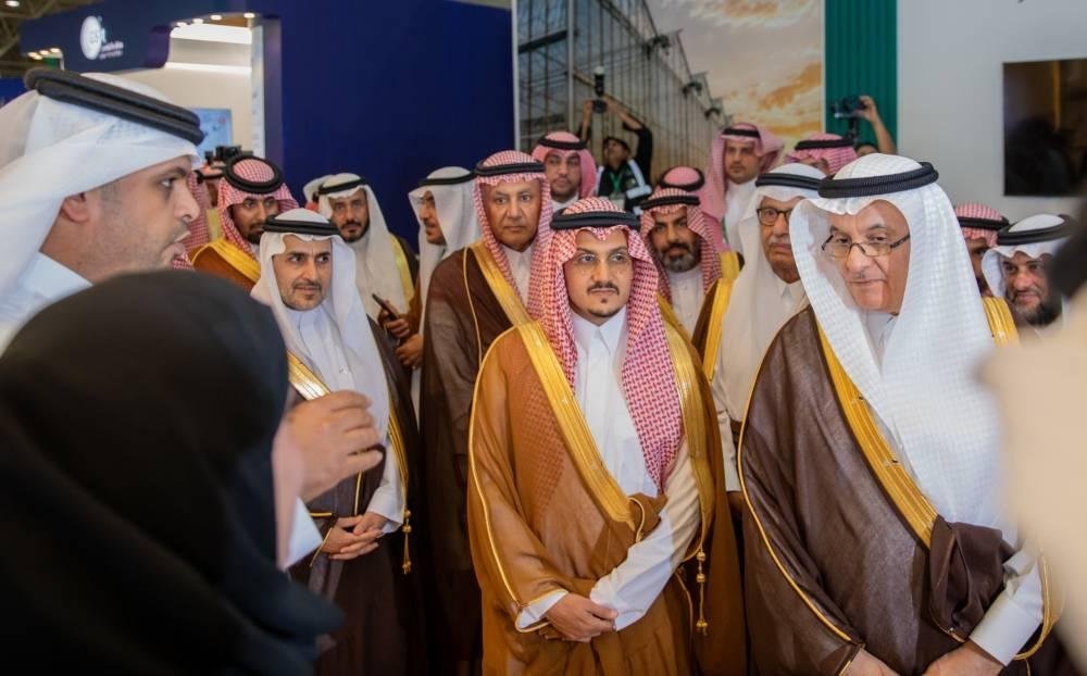 الفضلي يفتتح المعرض الزراعي ويشهد اتفاقيات للاستدامة