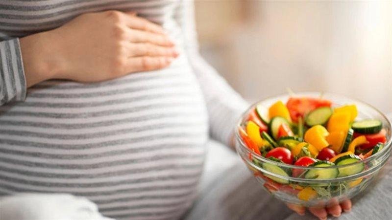 دراسة جديدة: ما تتناوله الأم أ...