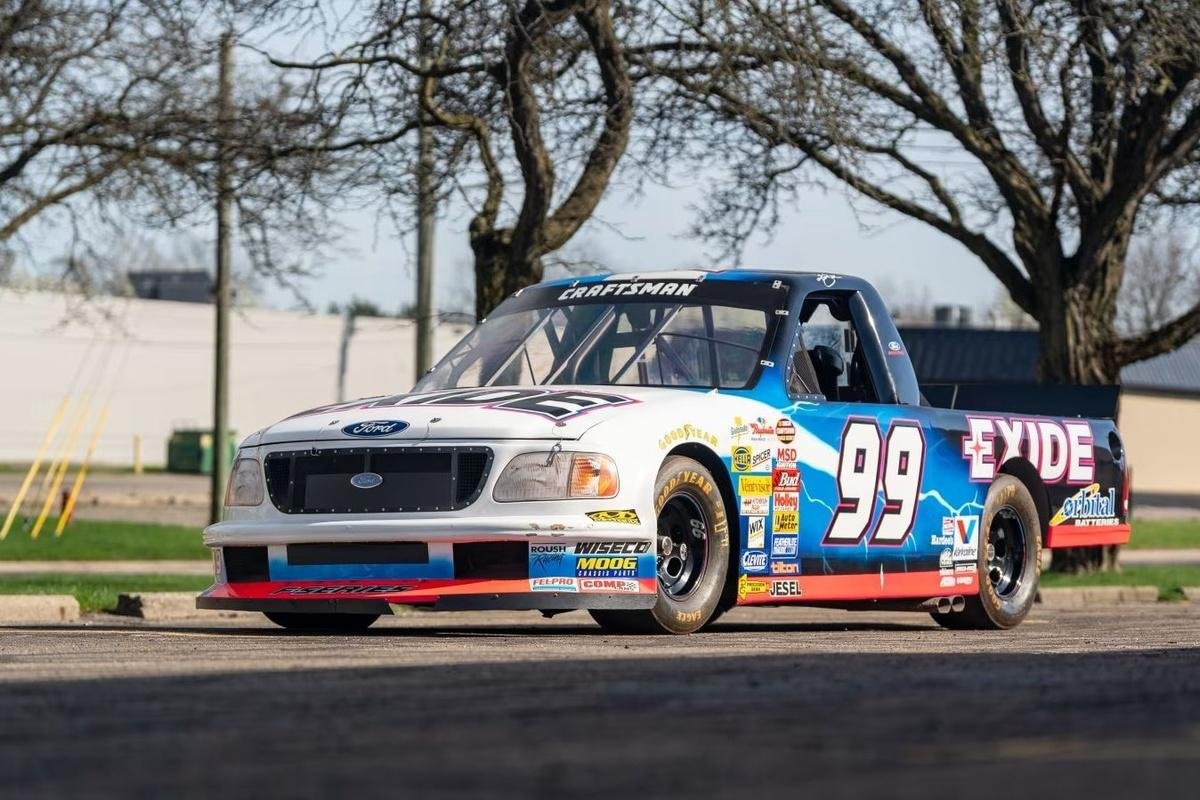 Kurt Busch buys NASCAR truck from his rookie season for $110,000 at auction