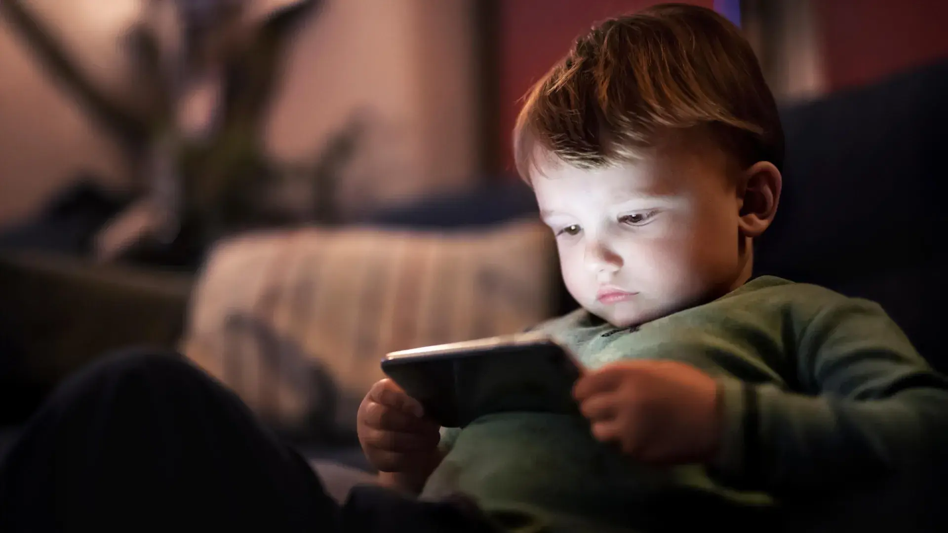 Scientists tracked kids for 8...
