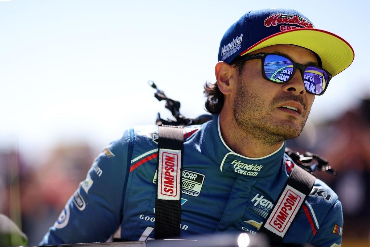 Kyle Larson debates purpose of stage points, call them "participation awards"