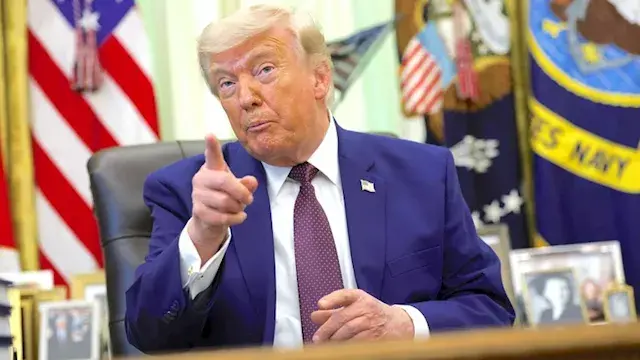 ترامب يهدد بفرض رسوم جمركية 100% على واردات هذه الدول
