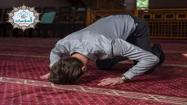 ما حكم تأخير الصلاة المفروضة...