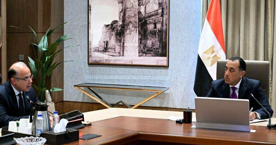 رئيس الوزراء يبحث مع وزير الاس...