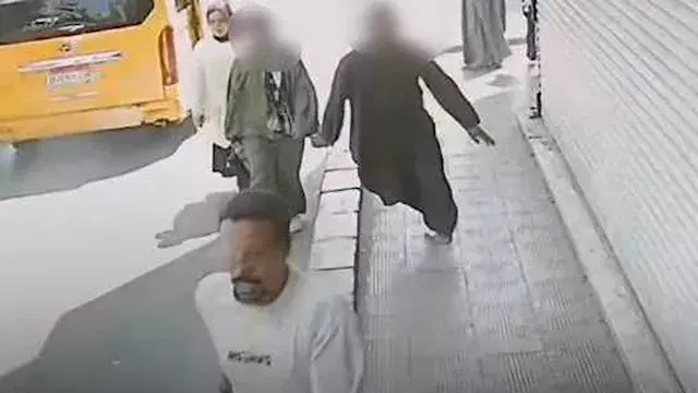"خدعها بحجة المساعدة".. لص يست...