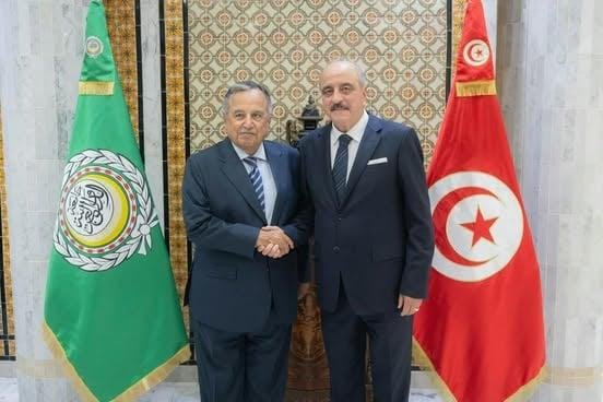 نبيل فهمي يناقش مع وزير الشئون...