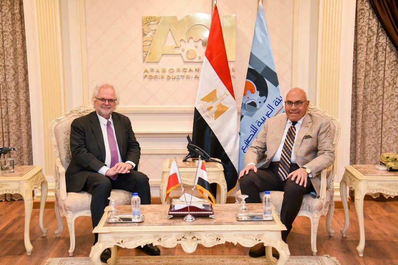 رئيس العربية للتصنيع يبحث مع س...