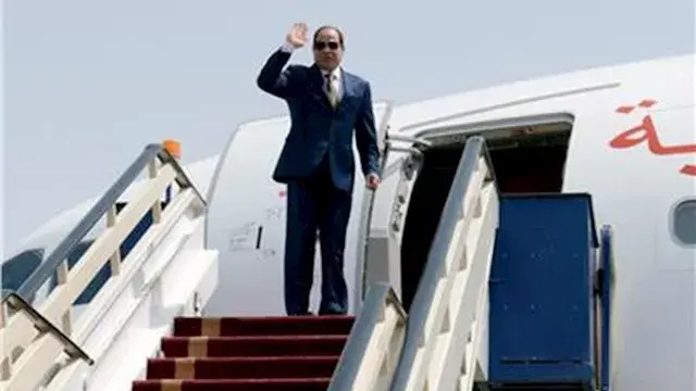 الرئيس السيسي يعود للقاهرة بعد...
