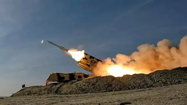 الجيش الإيراني يعلن استهداف قاعدة موفق السلطي في الأردن