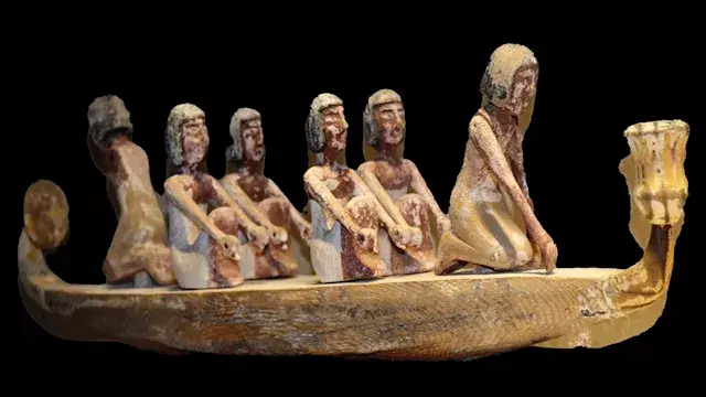 وزارة السياحة والآثار تحتفل بي...