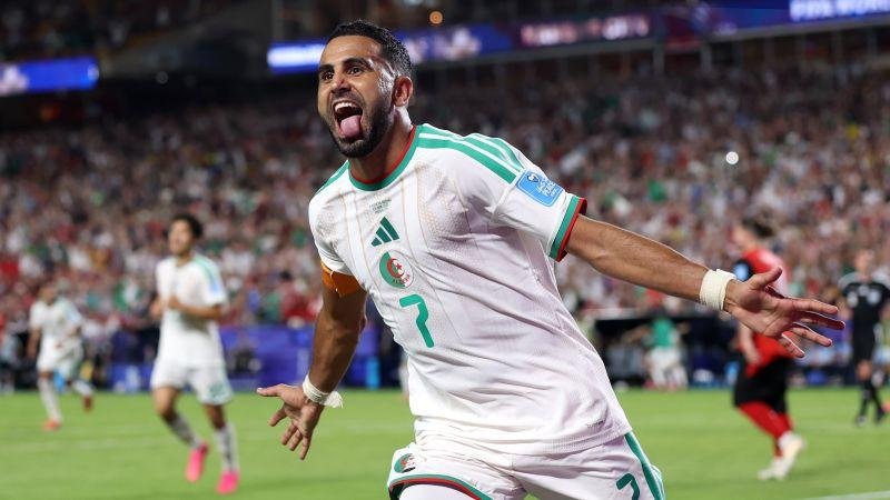"يسراه صنعت التاريخ".. هكذا أعلن نادٍ قطري عن التعاقد مع رياض محرز