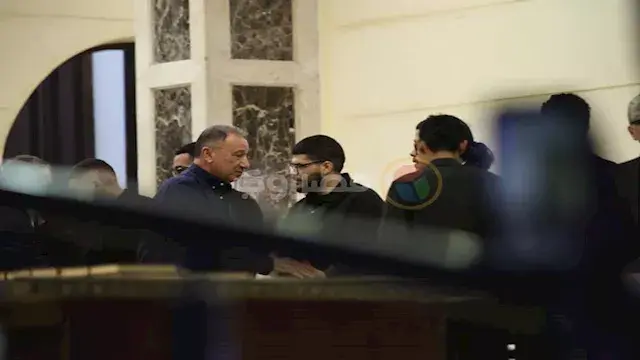 بالصور.. لحظة وصول محمود الخطيب عزاء عبدالرحمن أبو زهرة بالتجمع الخامس