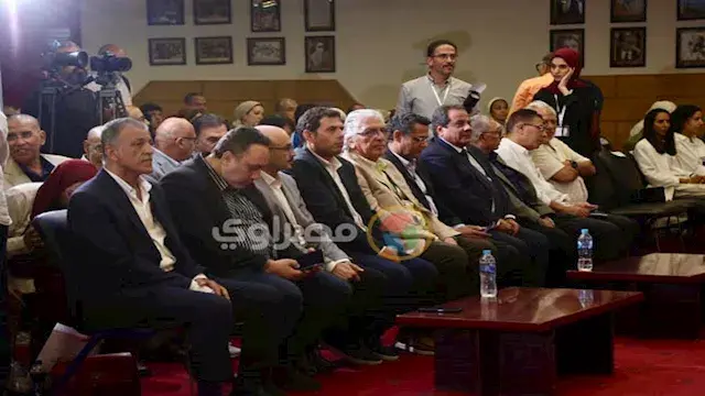 بالصور.. "الصحفيين"  تكرم الزم...
