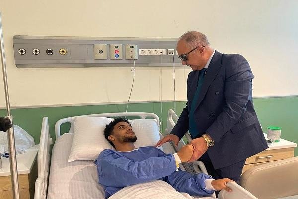 رئيس البنك الأهلي يطمئن على حا...