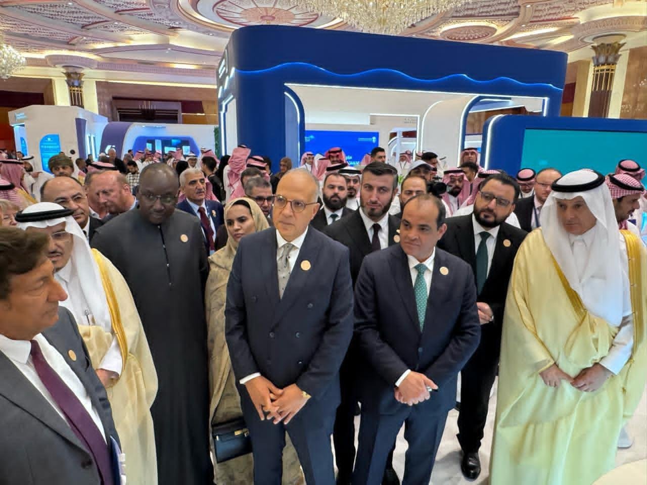 وزير الري يصل إلى جدة للمشاركة...