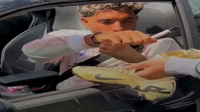 مرسيدس و أستون مارتن..شاهد سيا...