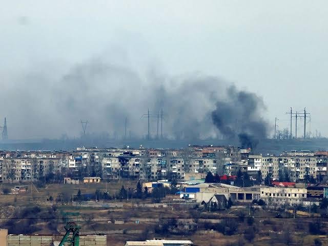 القوات الروسية تستهدف منشأة مي...