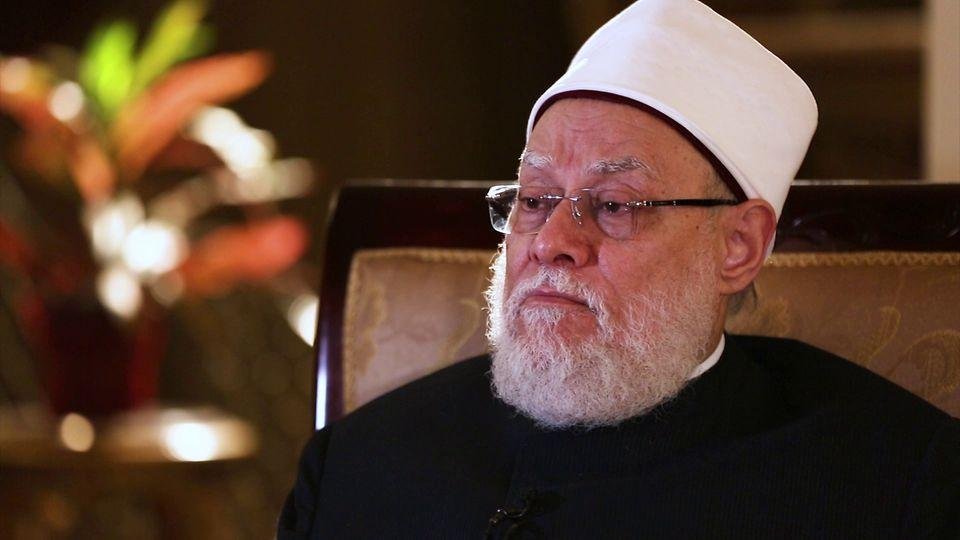 لماذا كان النبي يستغفر ويتوب وهو المعصوم؟.. علي جمعة يوضح