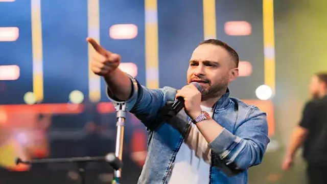 "مش هخلي حد تاني يغني في مصر".. حسام حبيب يثير برسالة غامضة