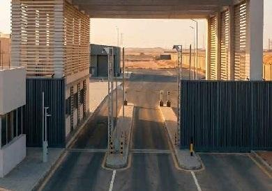 ميناء أكتوبر الجاف.. منظومة لو...