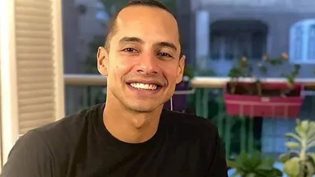 عمرو وهبة يؤدي مناسك العمرة بالسعودية - صورة