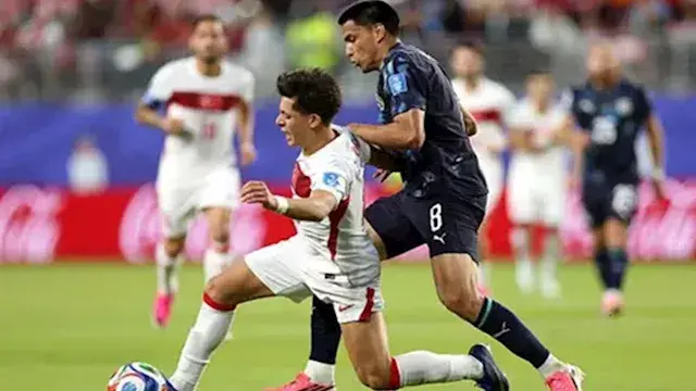 منتخب تركيا يتلقى الهزيمة أمام...