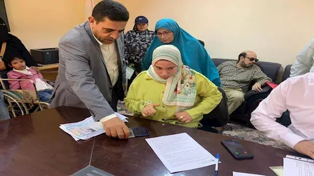 جنوب سيناء تسلم 10 عقود عمل لذوي الهمم ضمن خطة لتوفير 40 فرصة (صور)