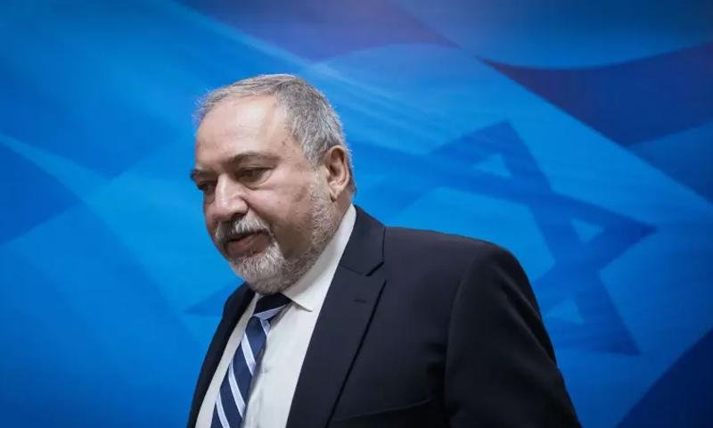 ليبرمان يدعو إلى تمرد داخل الليكود: نتنياهو تصرف كرئيس منظمة إجرامية