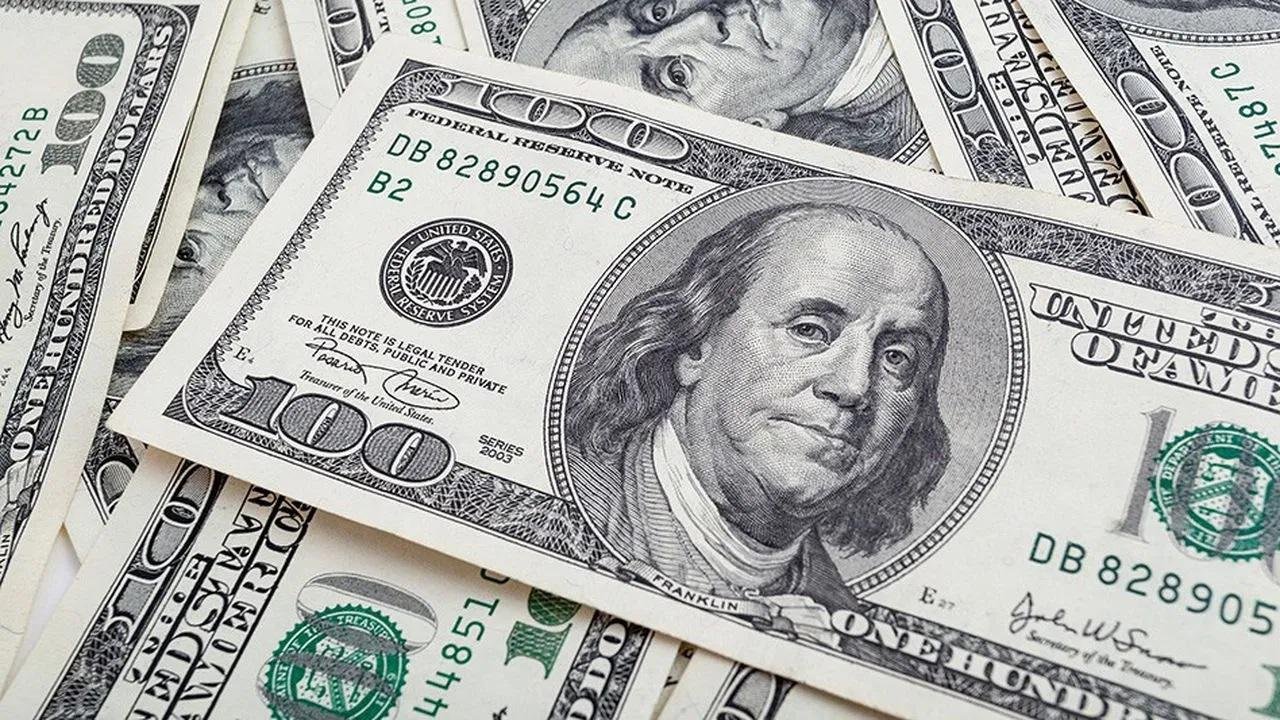 تذبذب أداء الدولار مع تقييم تو...