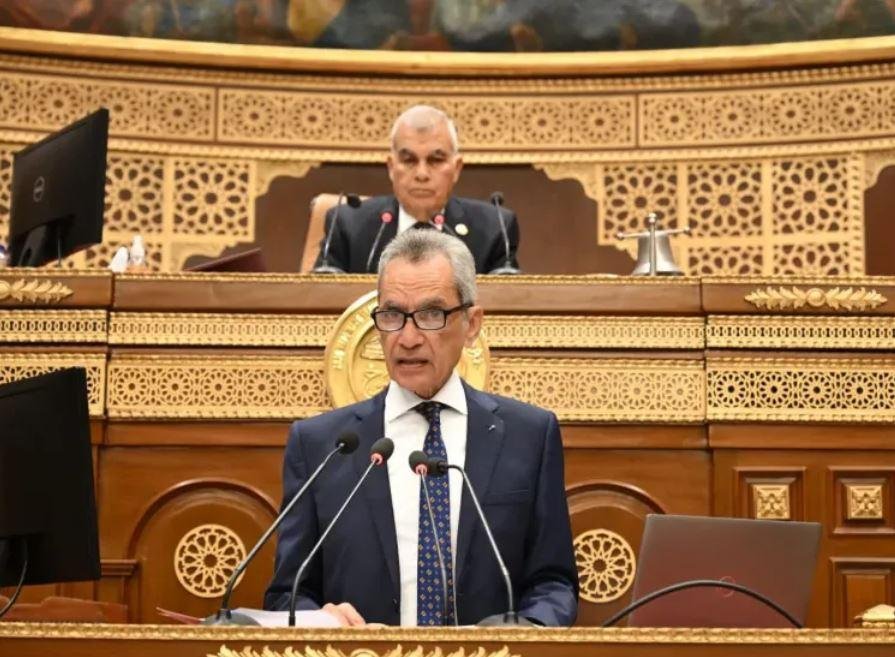 وزير المجالس النيابية يعلن تعه...