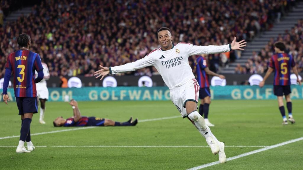 الدوري الإسباني: كيليان مبابي يقود ريال مدريد للفوز على برشلونة (2-1) في مباراة الكلاسيكو