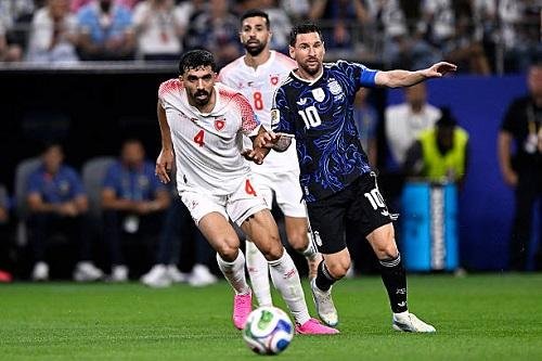 بسبب الأردن.. ميسي يحرج سكالون...