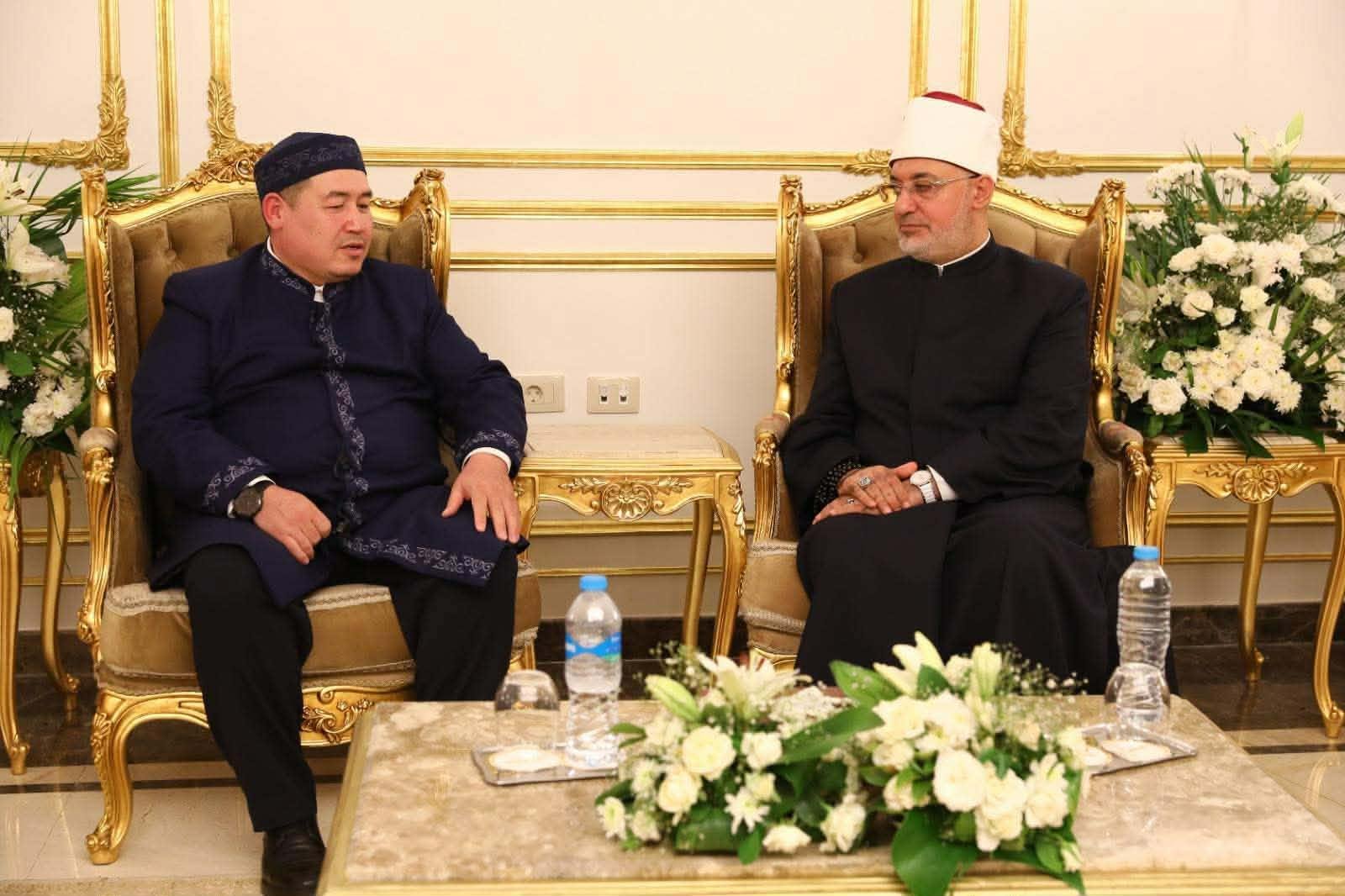 المفتي يلتقي نائب مفتي كازاخست...