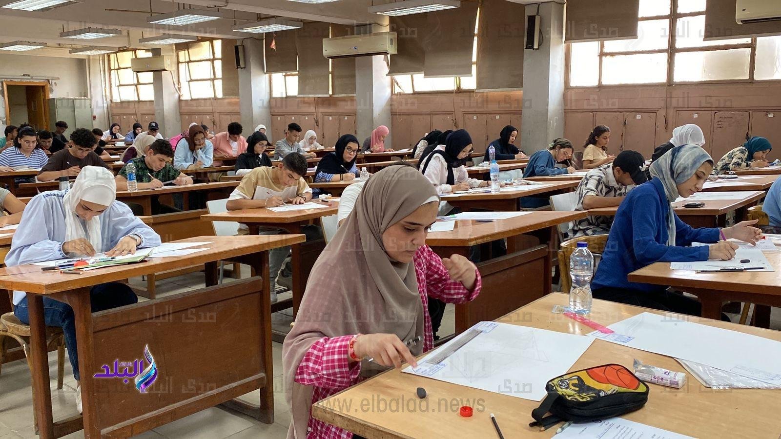 انطلاق اختبارات الدبلومات والم...